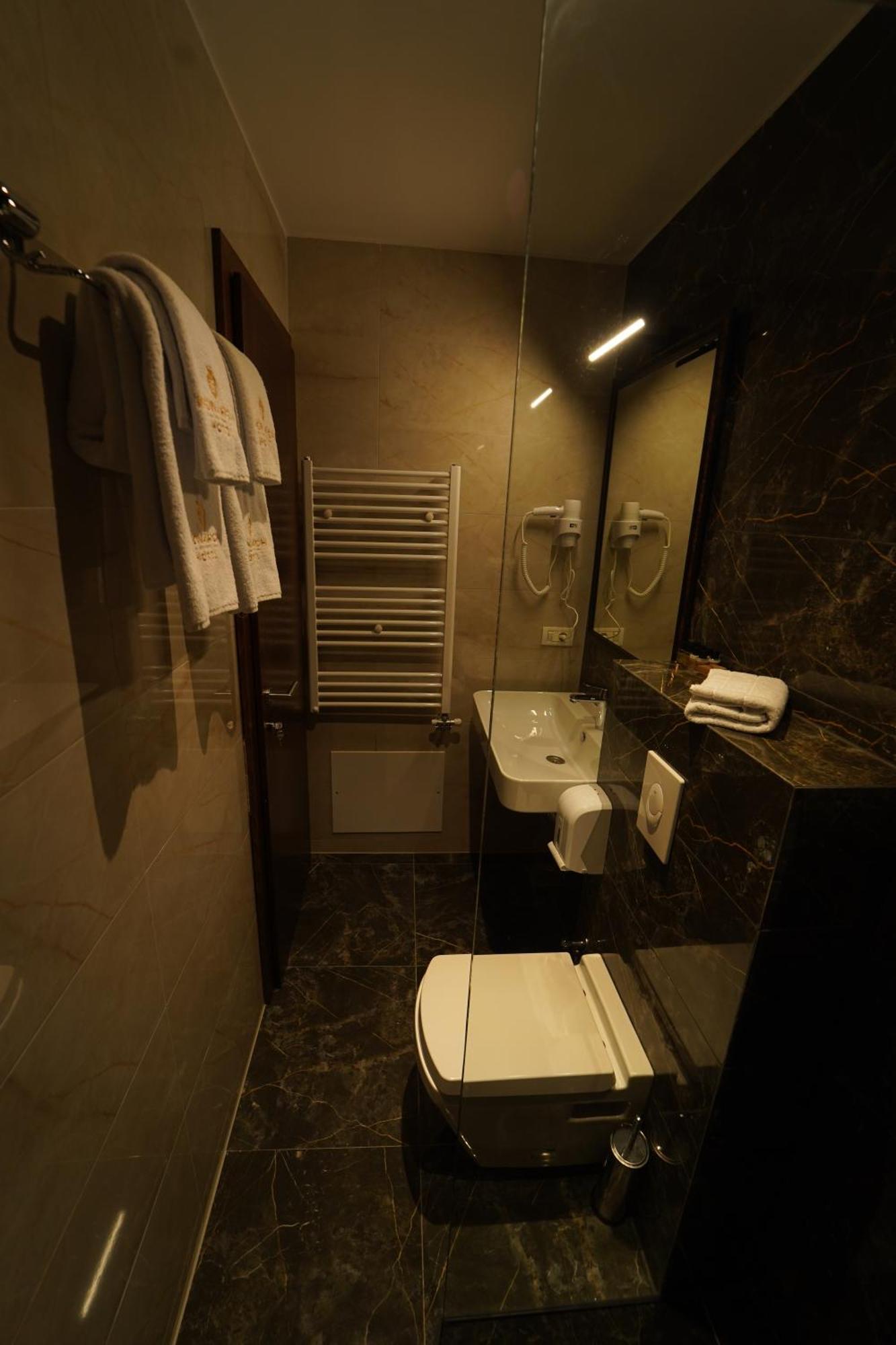 Monarch Hotel Prizren Zewnętrze zdjęcie